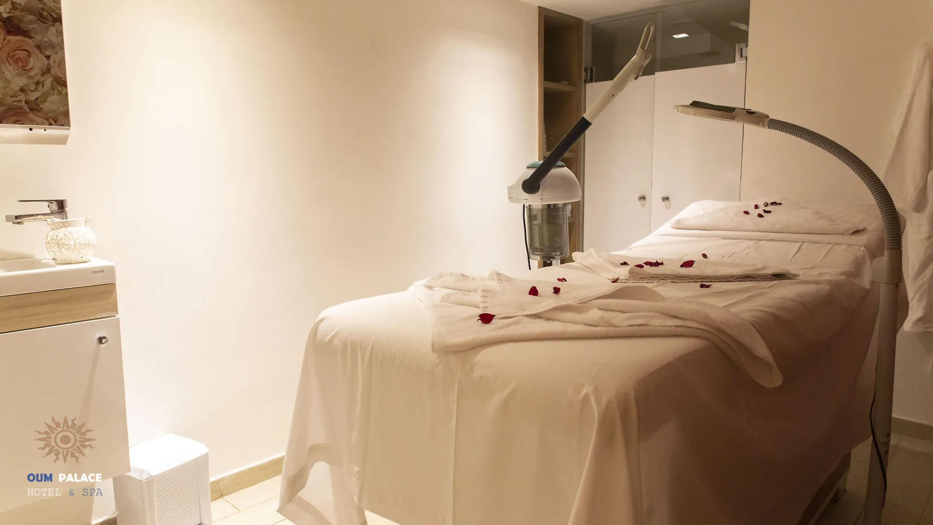 Oum Palace Hotel & Spa Casablanca 4*,
